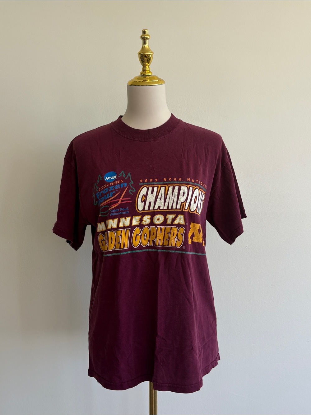 Vintage 2002 Minnesota Golden Gophers NCAA National Champions Frozen Four T-Shir